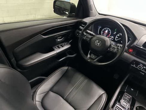 Used 2024 Honda Pilot TrailSport image 12