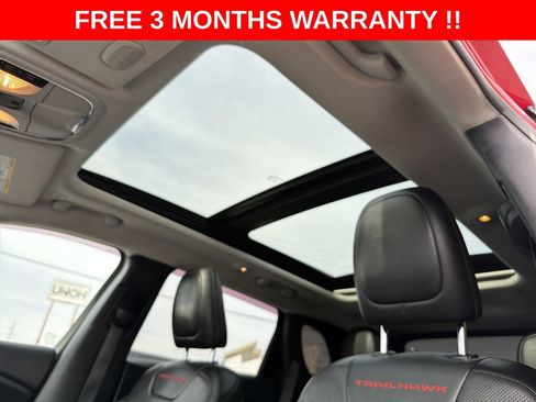 Used 2019 Jeep Cherokee Trailhawk AWD/4WD image 21