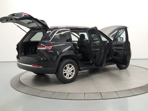 Used 2024 Jeep Grand Cherokee Laredo RWD image 16