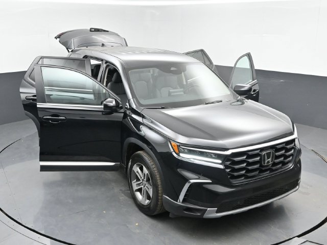 Used 2025 Honda Pilot EX-L image 45