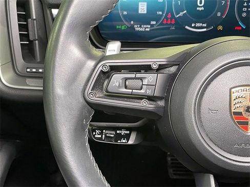 Used 2024 Porsche Cayenne S image 39