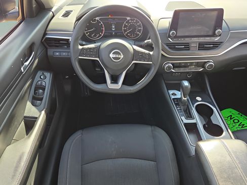 Used 2024 Nissan Altima 2.5 SV FWD image 10