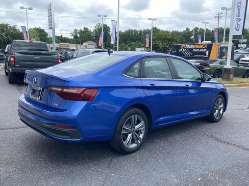 Used 2024 Volkswagen Jetta SE FWD image 7