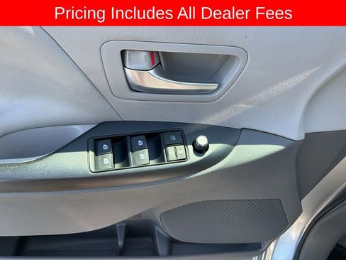Used 2016 Toyota Sienna LE FWD image 4