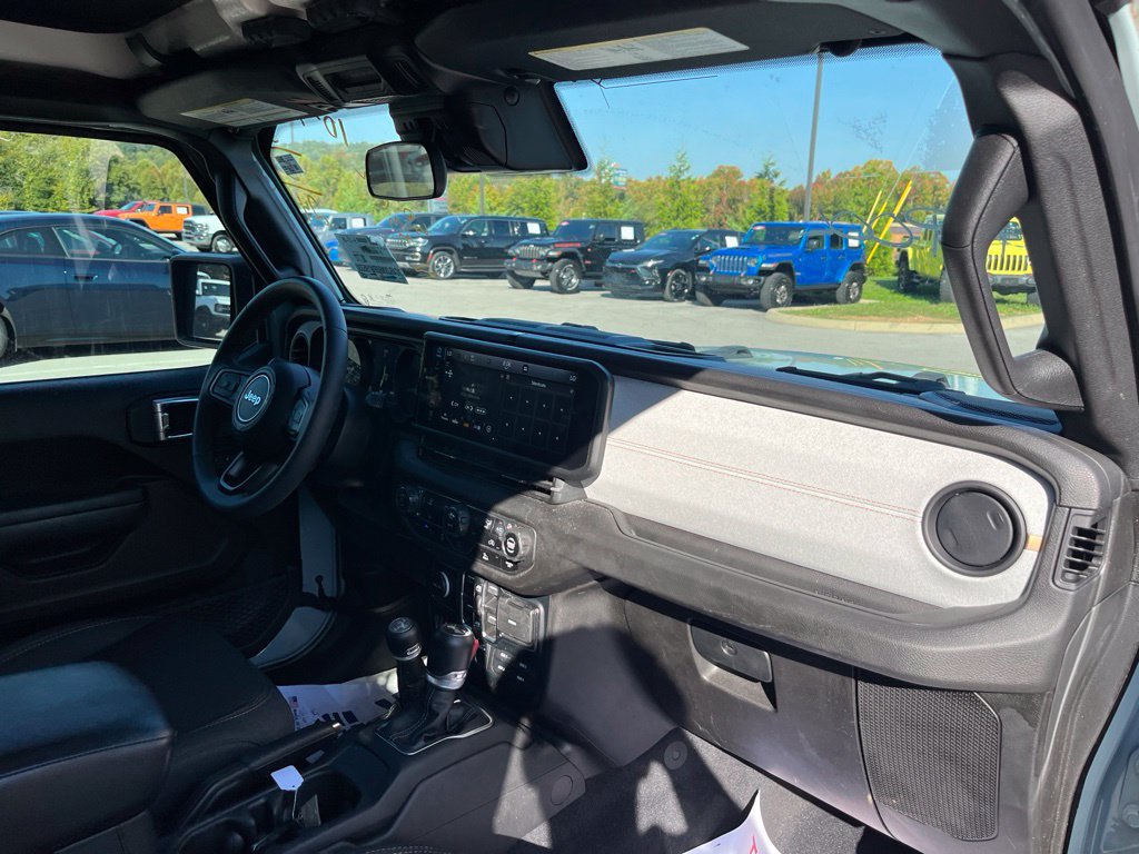 Used 2024 Jeep Wrangler Unlimited AWD/4WD image 10