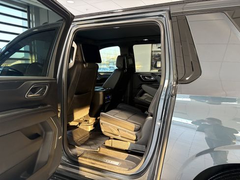 Used 2021 Chevrolet Suburban RST w/ Luxury Package image 22