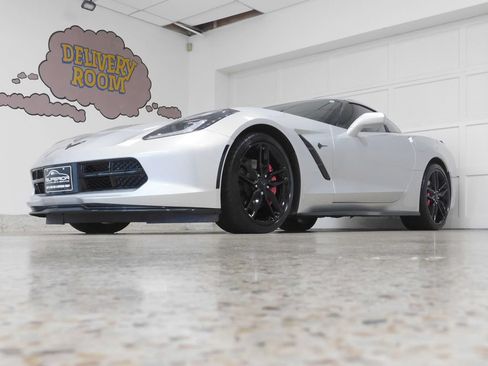 Used 2019 Chevrolet Corvette Stingray Coupe w/ Carbon Flash Badge Package RWD image 7