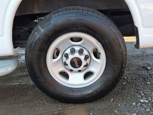 Used 2024 GMC Savana 2500 w/ Driver Convenience Package image 31