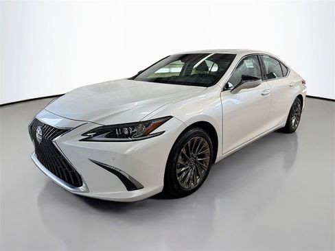 Used 2024 Lexus ES 300h w/ Accessory Package (Z2) image 3