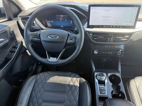 Certified 2023 Ford Escape Platinum w/ Premium Technology Package AWD/4WD image 9