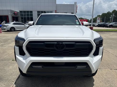 Certified 2024 Toyota Tacoma TRD Off-Road AWD/4WD image 4