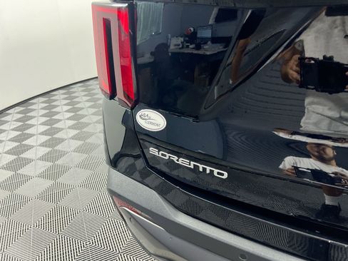Certified 2025 Kia Sorento SX image 5