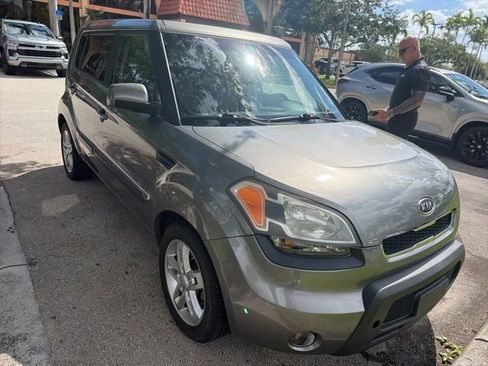 Used 2011 Kia Soul + w/ Audio Pkg FWD image 3