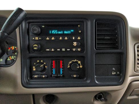 Used 2004 Chevrolet Silverado 2500 LS AWD/4WD image 17