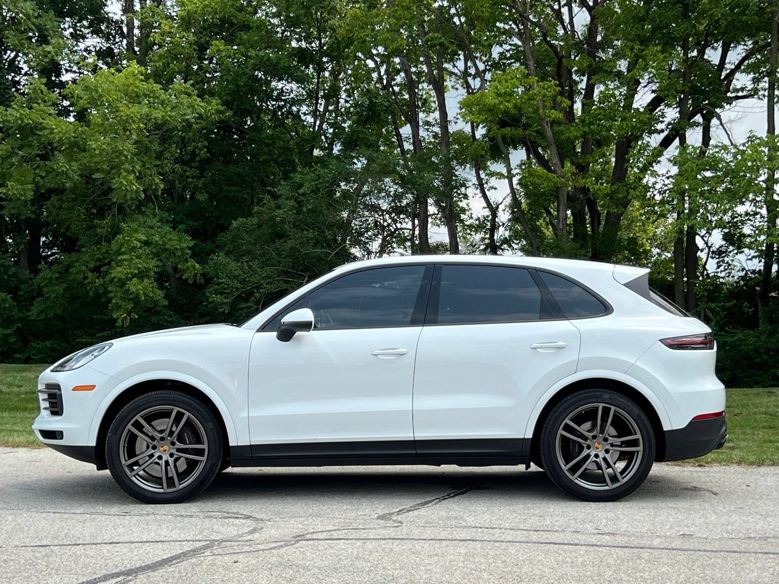 Certified 2023 Porsche Cayenne Platinum Edition AWD/4WD image 2