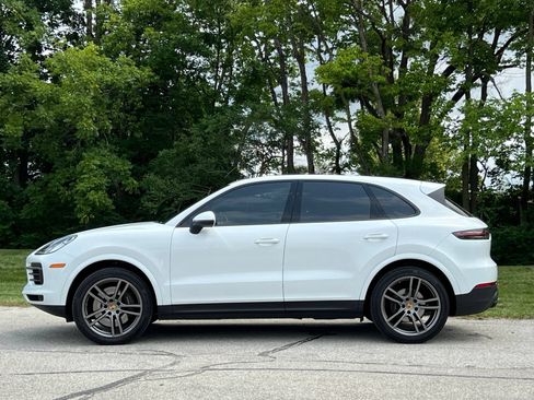 Certified 2023 Porsche Cayenne Platinum Edition AWD/4WD image 2