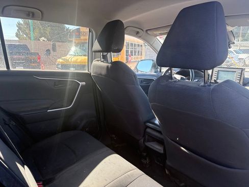 Used 2019 Toyota RAV4 LE FWD image 8