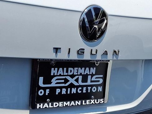 Used 2023 Volkswagen Tiguan SE R-Line AWD/4WD image 32