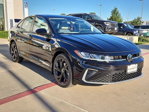 New 2026 Volkswagen Jetta SE image 4