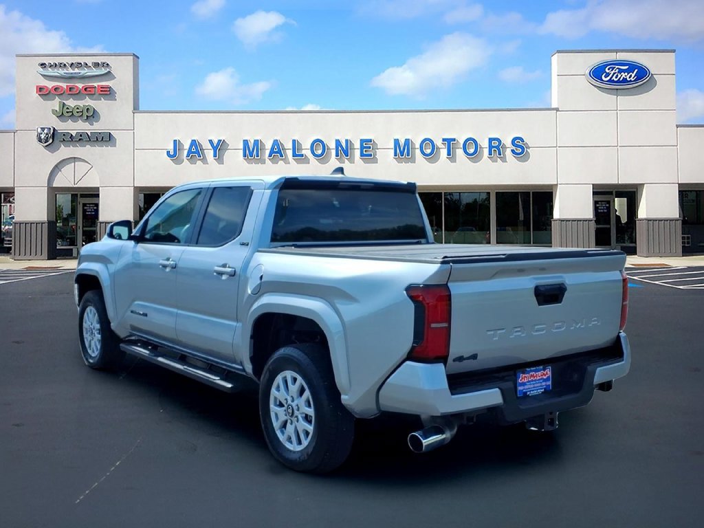 Used 2025 Toyota Tacoma SR5 AWD/4WD image 5