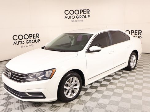 Used 2016 Volkswagen Passat 1.8T S FWD image 9