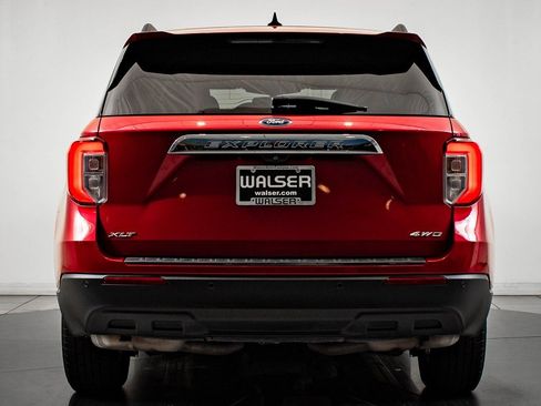 Used 2021 Ford Explorer XLT image 7