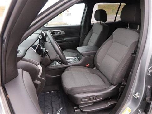 Used 2023 Chevrolet Traverse LT image 9