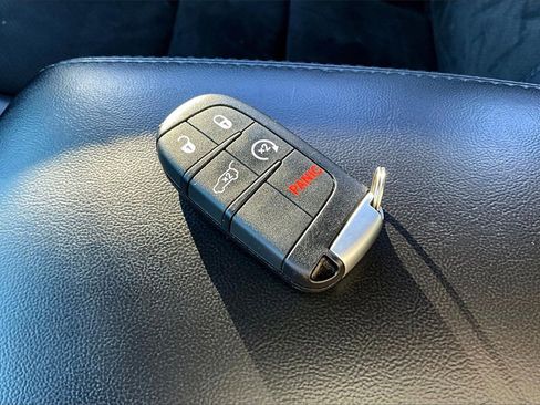 Used 2021 Jeep Grand Cherokee Laredo X image 32