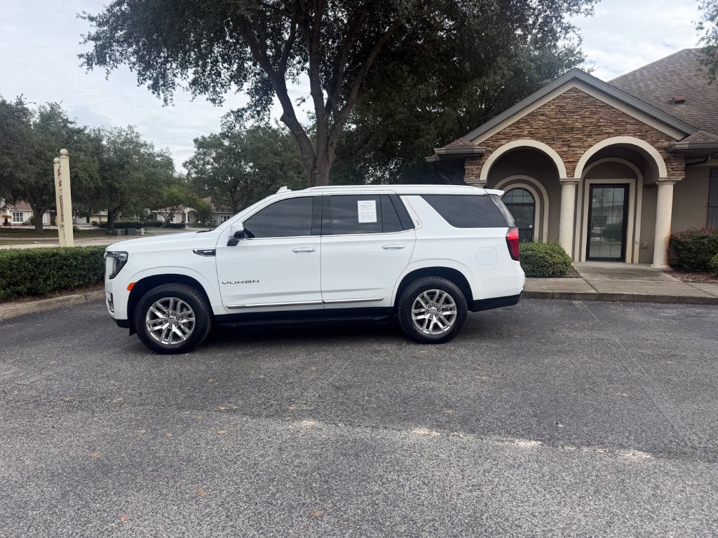 Used 2024 GMC Yukon SLT w/ SLT Luxury Package AWD/4WD image 1