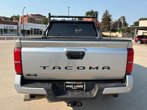 Used 2024 Toyota Tacoma SR5 AWD/4WD image 5