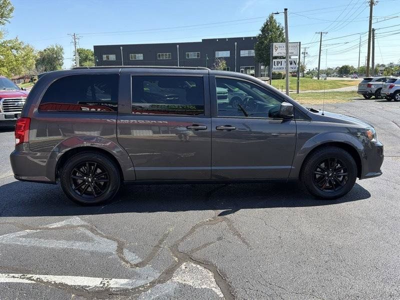 Used 2020 Dodge Grand Caravan SE FWD image 4
