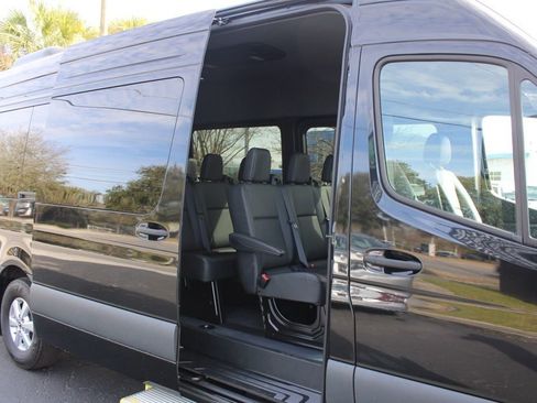 Used 2024 Mercedes-Benz Sprinter 2500 image 41