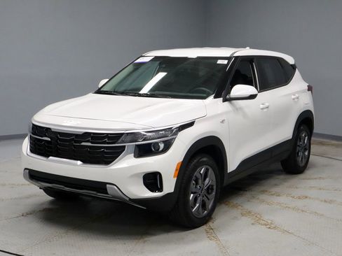 Used 2024 Kia Seltos LX AWD/4WD image 7