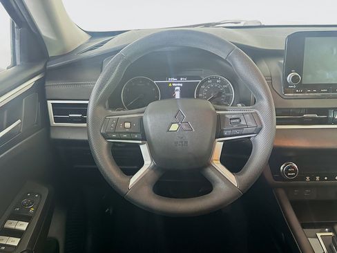 Used 2022 Mitsubishi Outlander ES FWD image 18