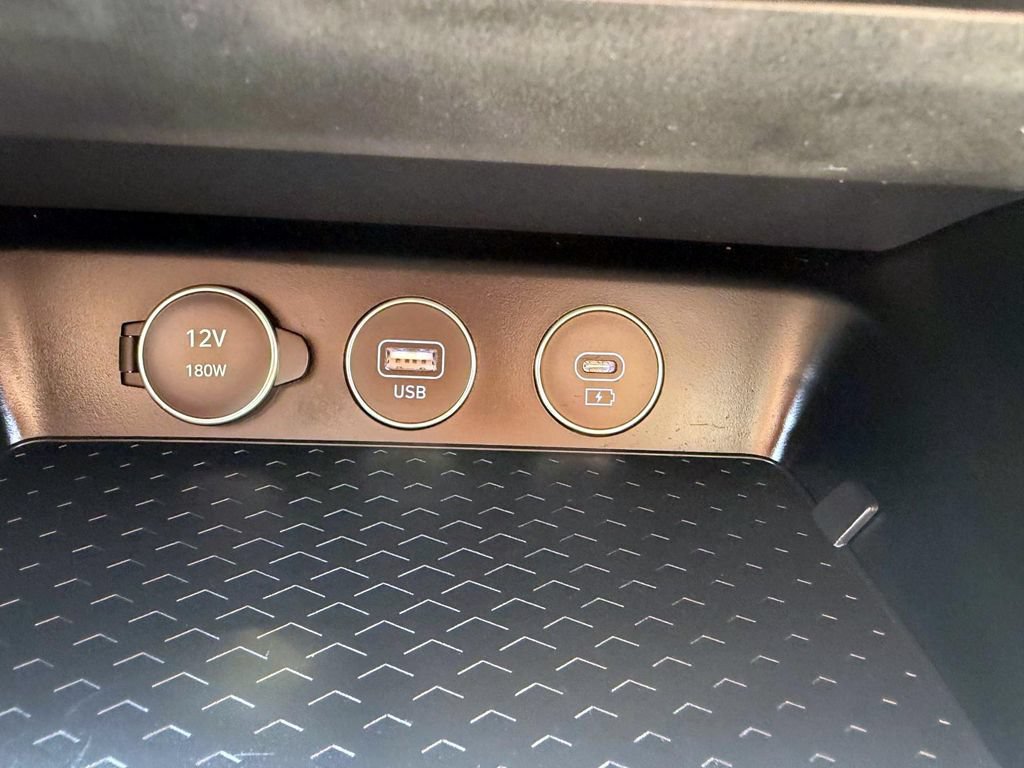 Certified 2025 Genesis G70 2.5T AWD/4WD image 20