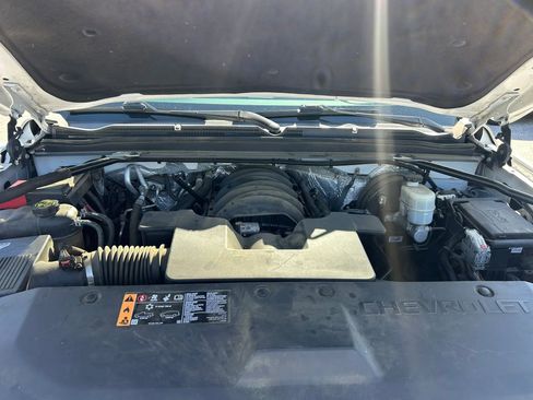 Used 2017 Chevrolet Suburban LT RWD image 28
