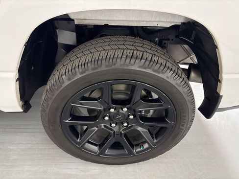 Used 2023 RAM 1500 Laramie AWD/4WD image 11
