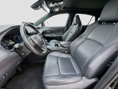 Used 2024 Toyota Venza Nightshade AWD/4WD image 13