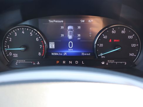 Used 2024 Ford Explorer XLT w/ Equipment Group 202A AWD/4WD image 31