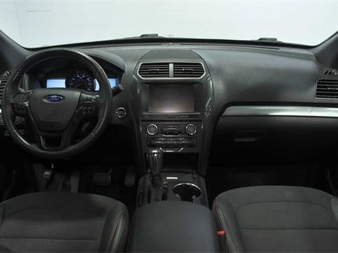 Used 2019 Ford Explorer XLT image 20