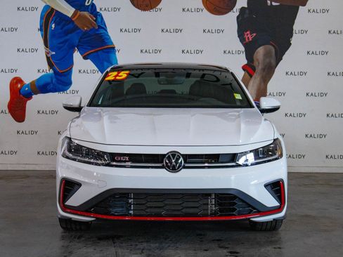 Used 2025 Volkswagen Jetta GLI Autobahn FWD image 20