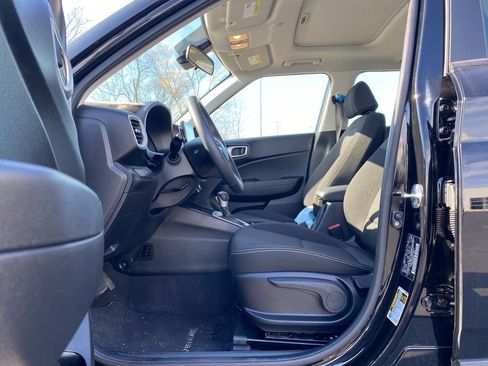 New 2025 Hyundai Venue SEL image 11