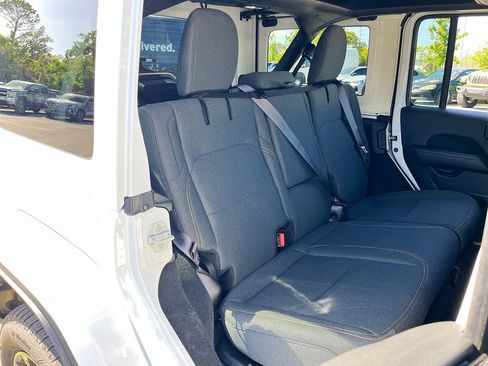 Used 2025 Jeep Wrangler Unlimited Sahara w/ Safety Group image 25