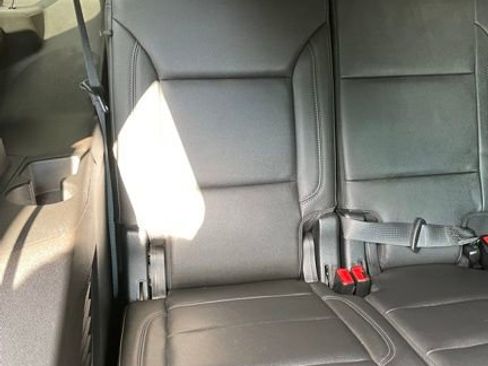 Used 2021 Chevrolet Tahoe Z71 w/ Luxury Package AWD/4WD image 21