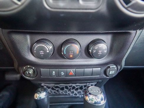 Used 2015 Jeep Wrangler Sport w/ Quick Order Package 24S AWD/4WD image 17