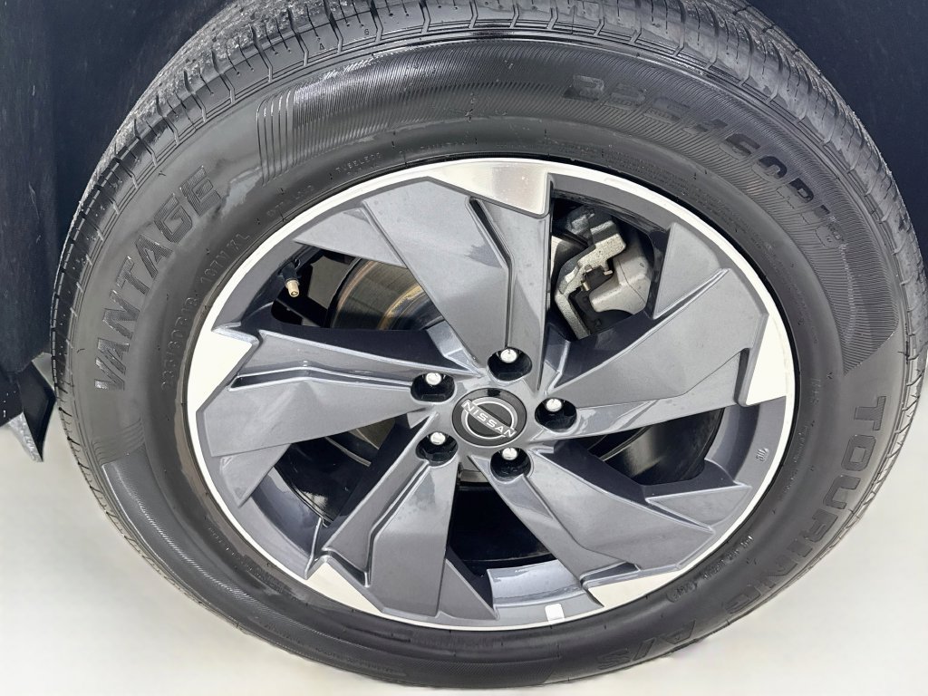 Used 2025 Nissan Rogue SV FWD image 41