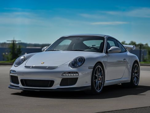 Used 2010 Porsche 911 GT3 RWD image 2