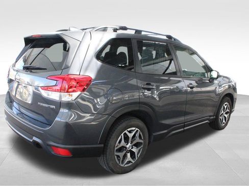 Used 2021 Subaru Forester Premium AWD/4WD image 17