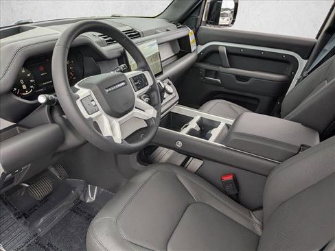 Used 2025 Land Rover Defender 110 X-Dynamic SE AWD/4WD image 3
