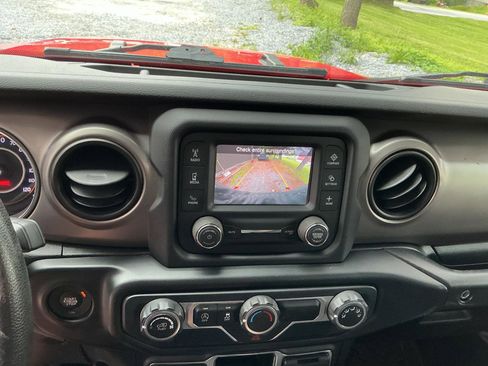 Used 2020 Jeep Wrangler Sport AWD/4WD image 13